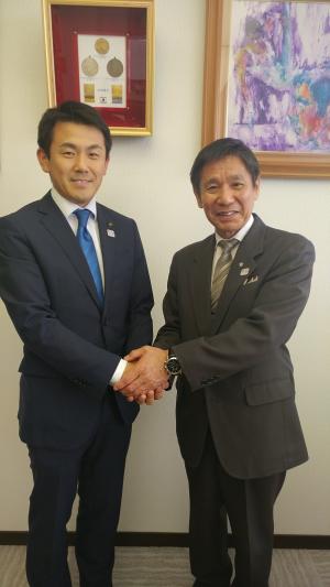 日本体育大学の具志堅学長と市長の写真