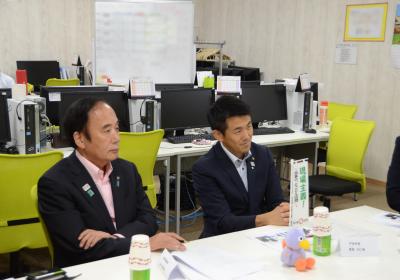 埼玉県知事と市長の写真