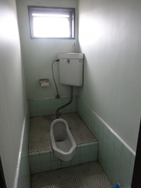 男性用和式トイレの写真