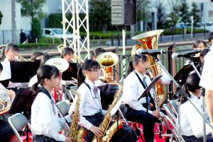 戸田中学校吹奏楽部の演奏の写真