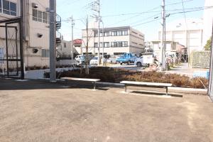 新曽青少年の広場ベンチの写真