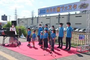 戸田市児童合唱団水辺のステージの写真