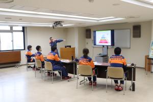 組織制度の座学の様子１