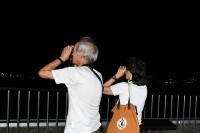 双眼鏡で観察
