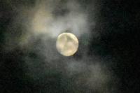 月が見え始める