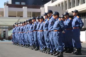 消防団員が講評を受けている様子