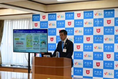 定例記者会見のようす