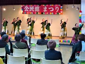 フラダンス発表の様子