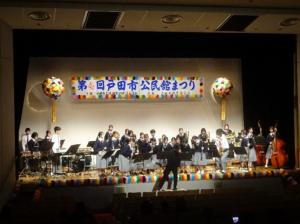 新曽中学校吹奏楽部演奏会の様子