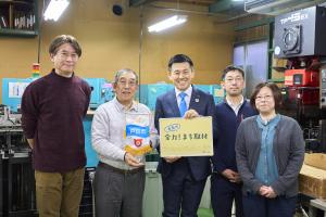 有限会社サンコーの社員の皆さんとの記念写真