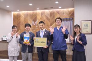 MIRAICLINICTODAの皆さんと市長の記念写真