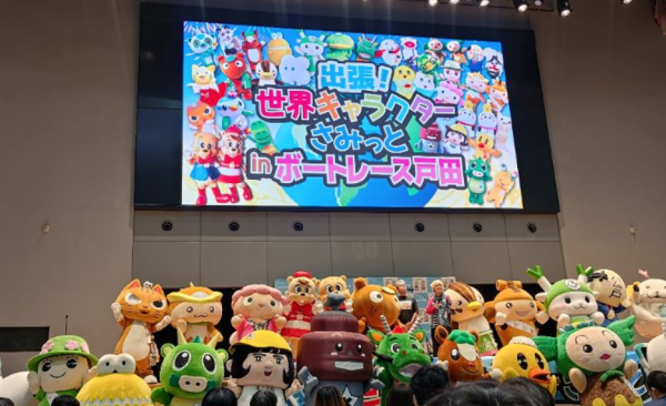 全キャララクター集合での記念写真