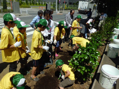 翔陽高等学校・イオン北戸田店活動写真１