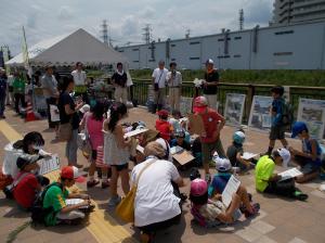 夏のイベントの閉会式の写真